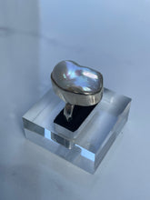 Load image into Gallery viewer, Mother of Pearl Ring - US 7
